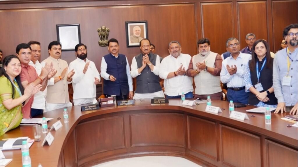 महाराष्ट्र सरकारचा मोठा निर्णय; 60 वर्षावरील बांधकाम कामगारांना मिळणार निवृत्ती वेतन- कामगार मंत्री आकाश पुंडकर यांची विधानसभेतून मोठी घोषणा Pension Construction Worker महाराष्ट्र सरकारचा मोठा निर्णय; 60 वर्षावरील बांधकाम कामगारांना मिळणार निवृत्ती वेतन- कामगार मंत्री आकाश पुंडकर यांची विधानसभेतून मोठी घोषणा Pension Construction Worker